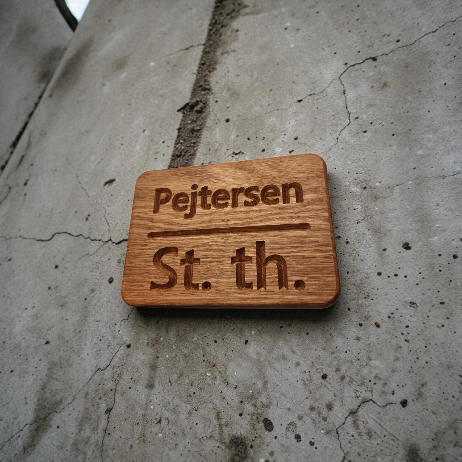Skilte sk�ret i massiv egeplanke!